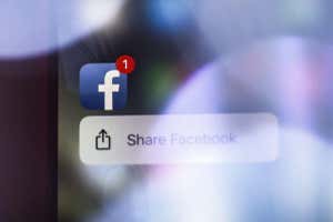 2EMC9HJ La aplicación de Facebook se ve en un Apple iPhone X en esta foto ilustrativa el 31 de enero de 2019. (Foto de Jaap Arriens / Sipa USA)